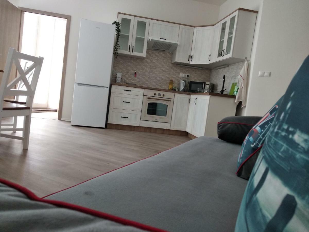 Kate & Jenny Apartments - Cosy Place In The City Center Братислава Экстерьер фото